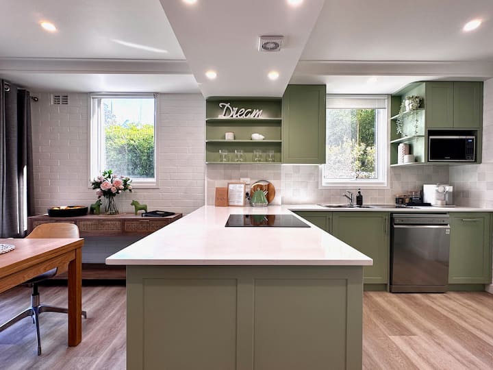 Elanora Escape- Hillside Retreat - Collaroy