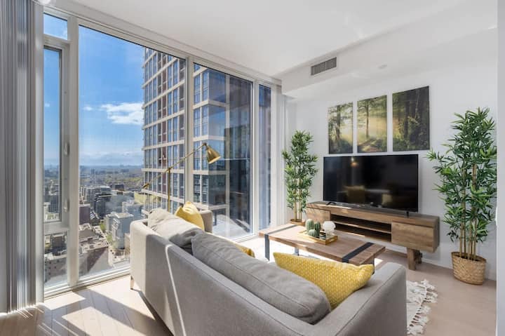 Modern Downtown Condo With Amazing City Views - Toronto
