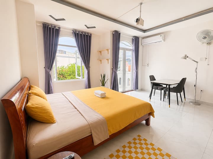 Sunlit Studio With Balcony Kitchenwasherbeach - Vietnam