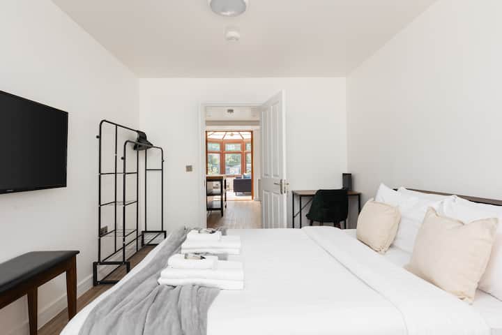 Modern 1br London Base In Dagenham W/ Workspace - Romford