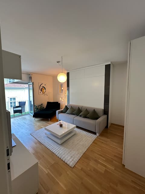 Top Airbnb: Modern apartment in the city center in Innere Stadt