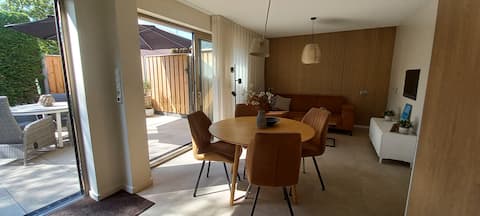 Top Airbnb: Nice holiday home with garden, 2 bikes, close to the sea in Wijk 04 Domburg