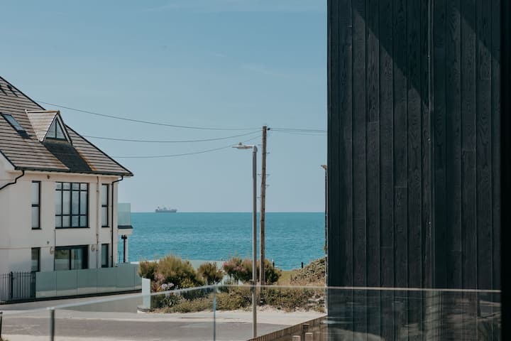 Relax In A Luxury New 4-bed Beachfront House - Bournemouth