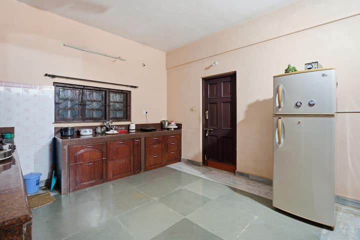 Full kitchen image 2