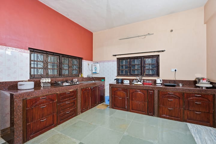 Full kitchen image 1