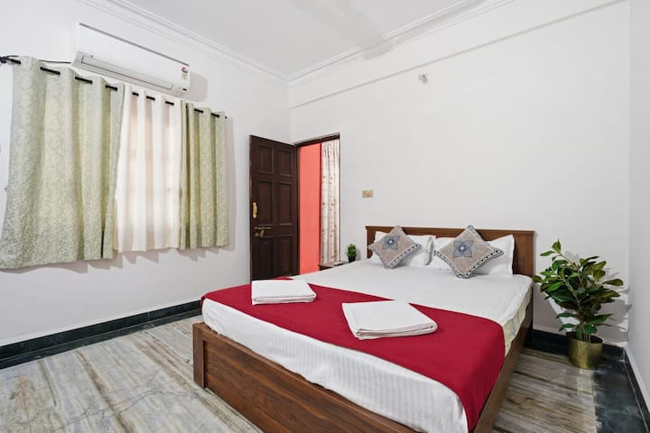 Bedroom 2 image 3