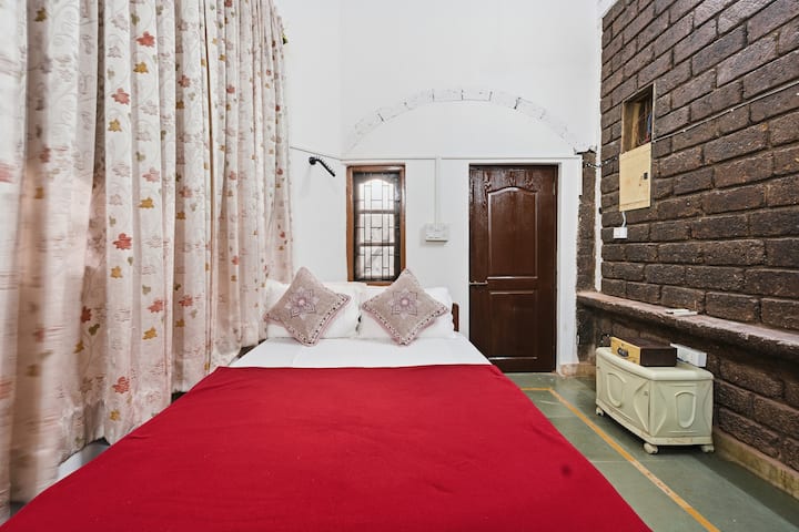 Bedroom 1 image 3