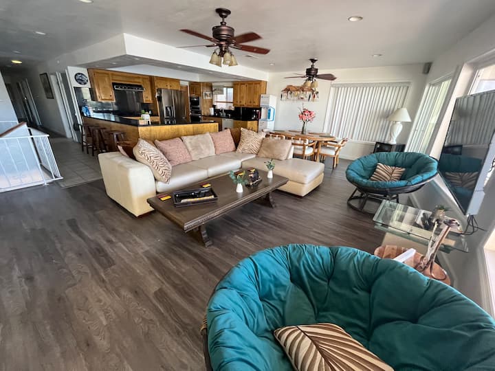 Beautiful Riverfront Getaway With Pool/spa - Laughlin, NV