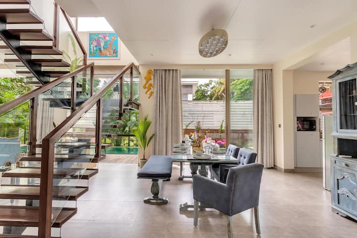Living room image 8