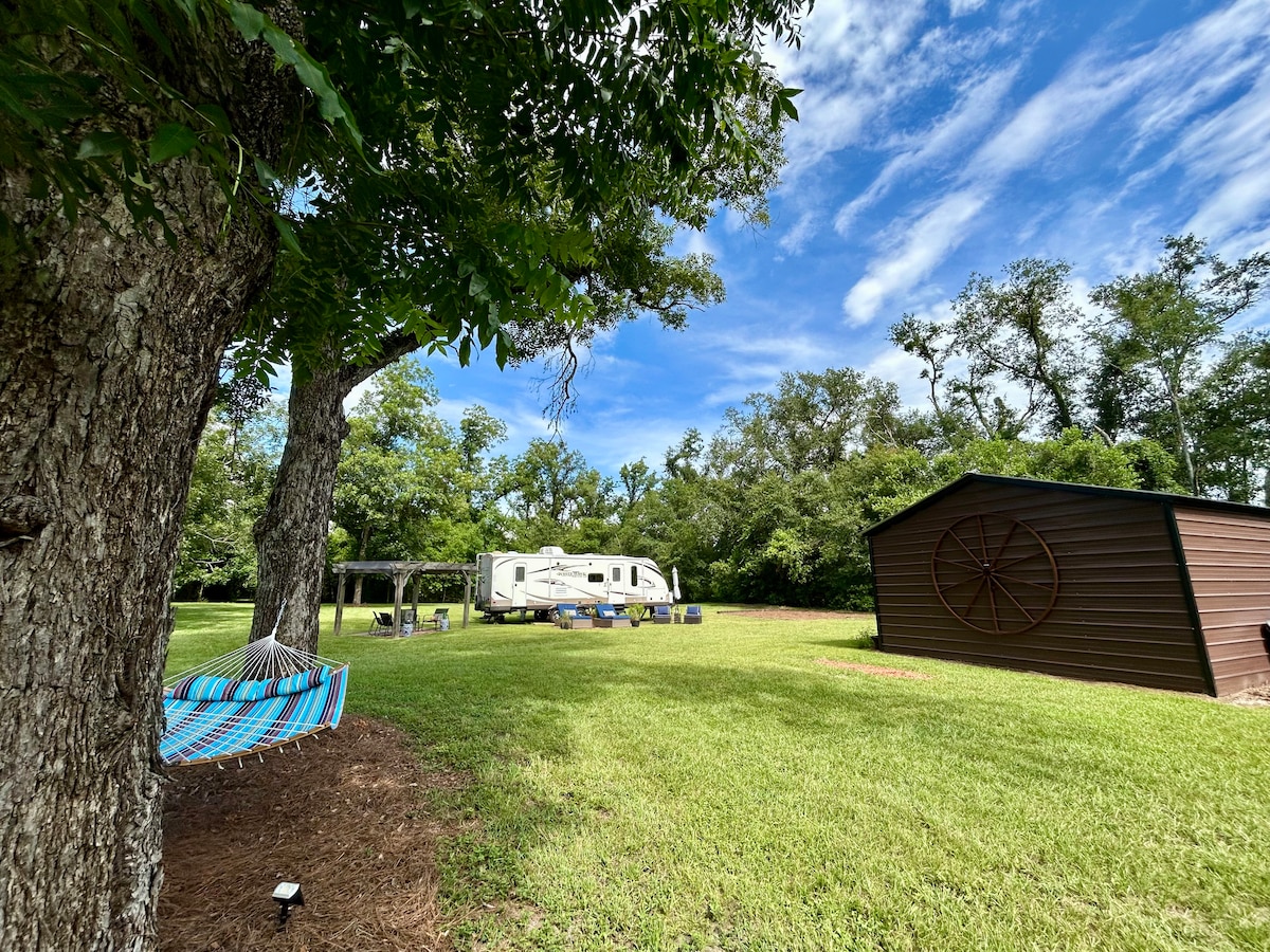 Foto do anúncio de Trailer aconchegante em Pecan Springs Grove em Praia do Presídio, Aquiraz