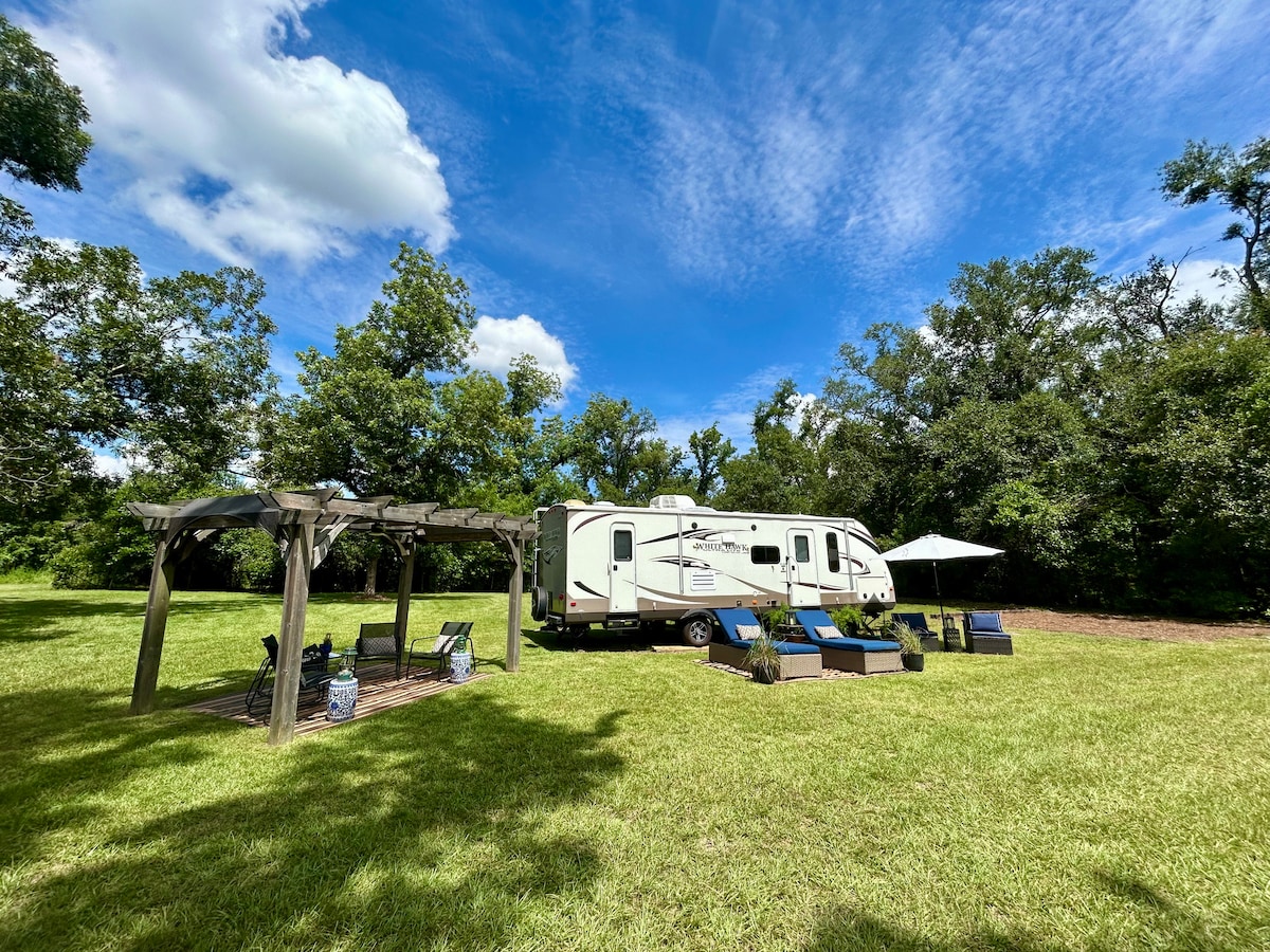 Foto do anúncio de Trailer aconchegante em Pecan Springs Grove em Praia do Presídio, Aquiraz