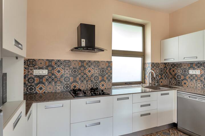 Full kitchen image 2