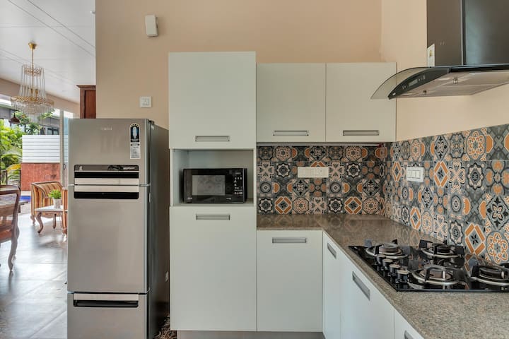 Full kitchen image 1