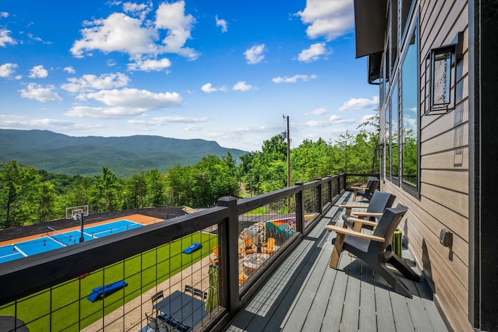 Indoor Pool, Private Pickleball, Views: Sleeps 18