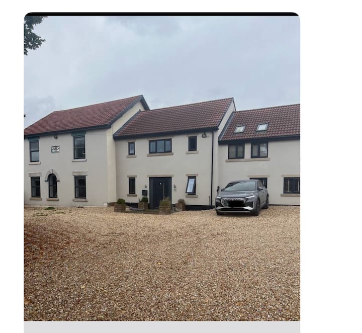 Beautiful Farm House - Chesterfield