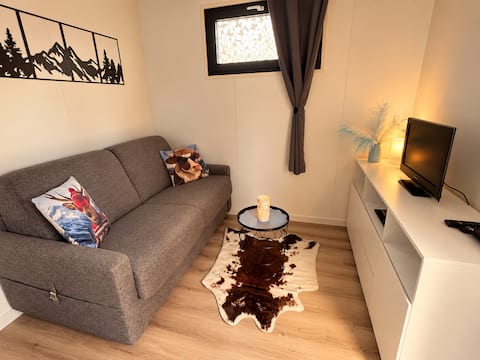 Top Airbnb: • Cozy studio with private terrace in Thonon • à Thonon Les Bains