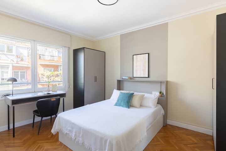 Single Exterior Room Near Diagonal - Barcelona