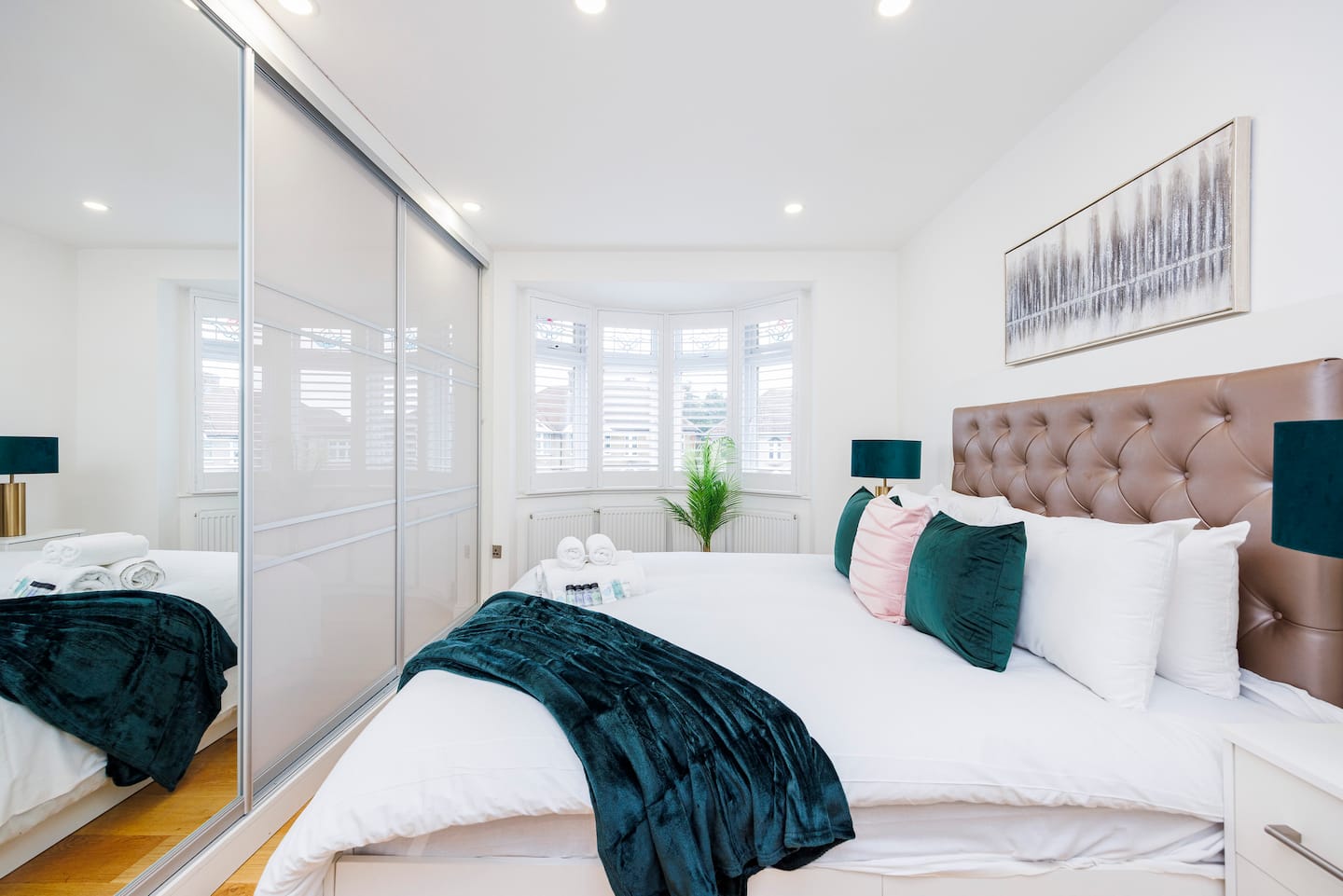 The main bedroom of our 5-bedroom house in Sidcup, 5-Bed House — Sidcup, London · Free Parking · Mon–Fri Discounts