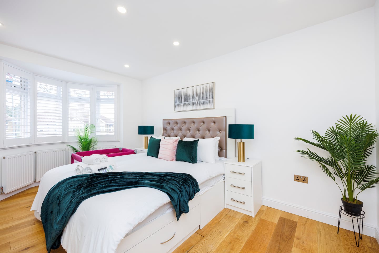 The second bedroom of our 5-bedroom house in Sidcup, 5-Bed House — Sidcup, London · Free Parking · Mon–Fri Discounts