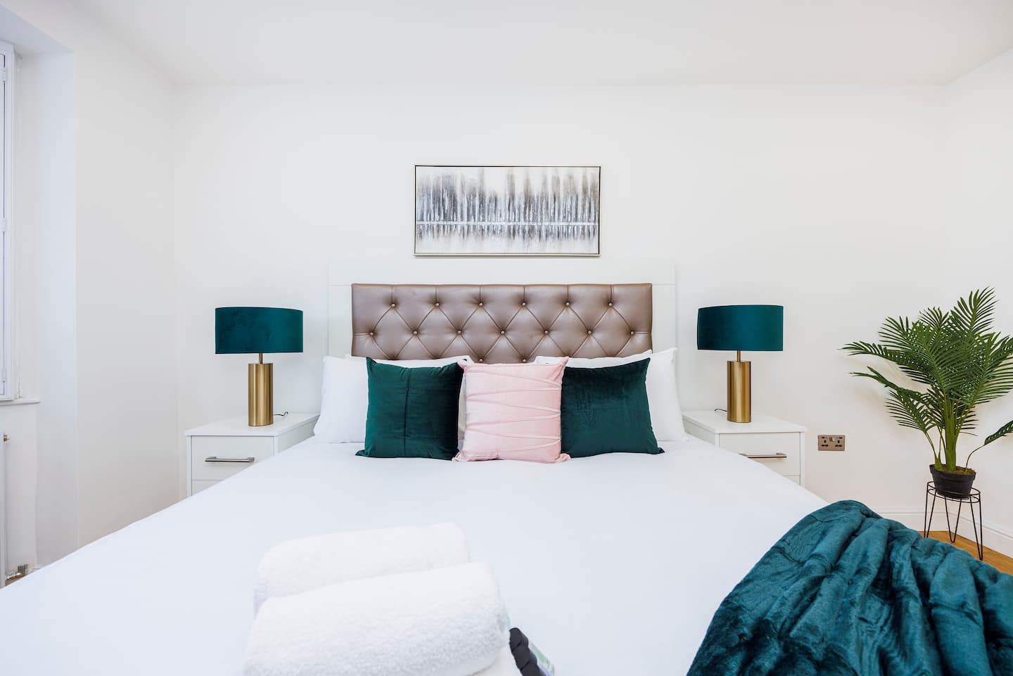 The interior of our 5-bedroom house in Sidcup, 5-Bed House — Sidcup, London · Free Parking · Mon–Fri Discounts