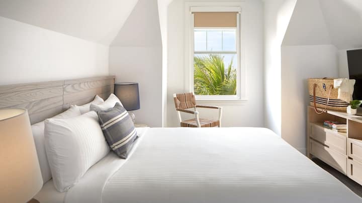 Family Getaway | Beach Access | Onsite Pool - Key West, FL