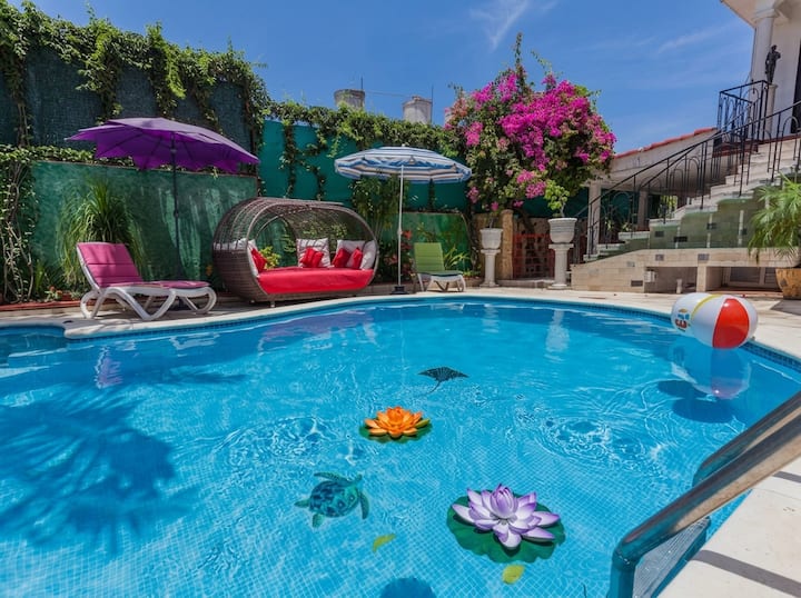 5br Villa/heated Pool - Ac & Generator In Miramar - Cuba