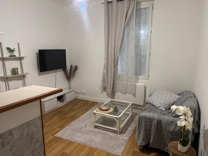 Charmant 2 Pièces De 30 M² Proche Rer E Et Zénith. - Pantin