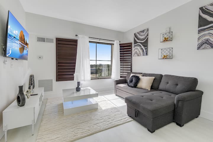 Cozy 2 Queen Suite | Heart Of Orlando - Orlando, FL