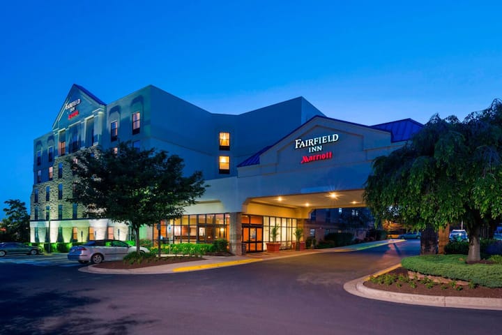 Near Baltimore With Pool, Free Breakfast + Parking - Maryland (State)