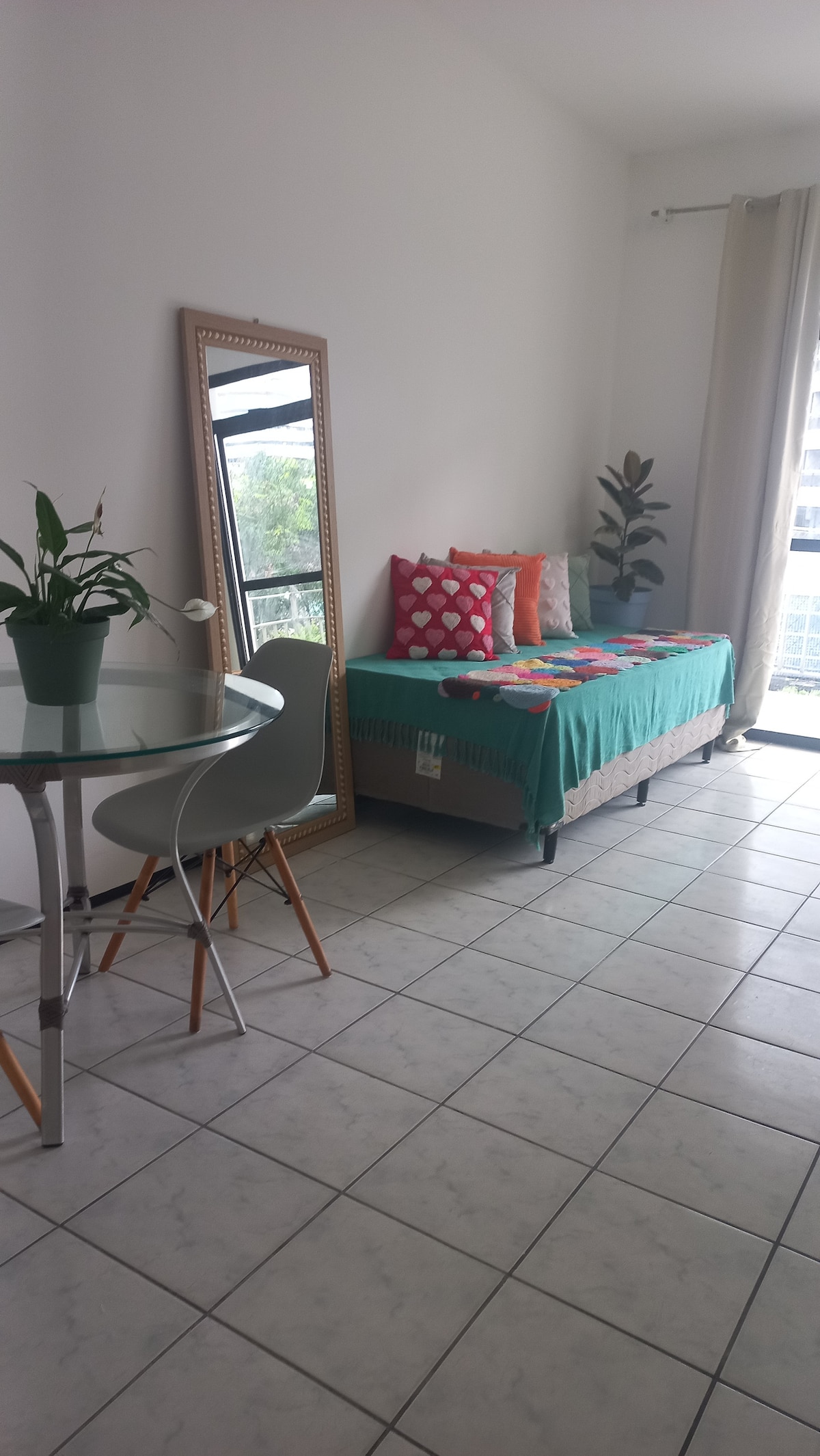 Foto do anúncio de Quarto privado c/ventilador à 70M da praia em Beira Mar, Fortaleza