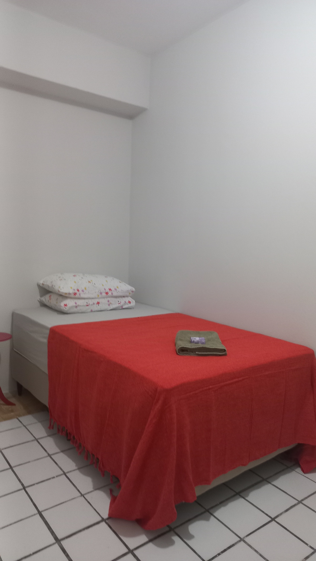 Foto do anúncio de Quarto privado c/ventilador à 70M da praia no Beira Mar