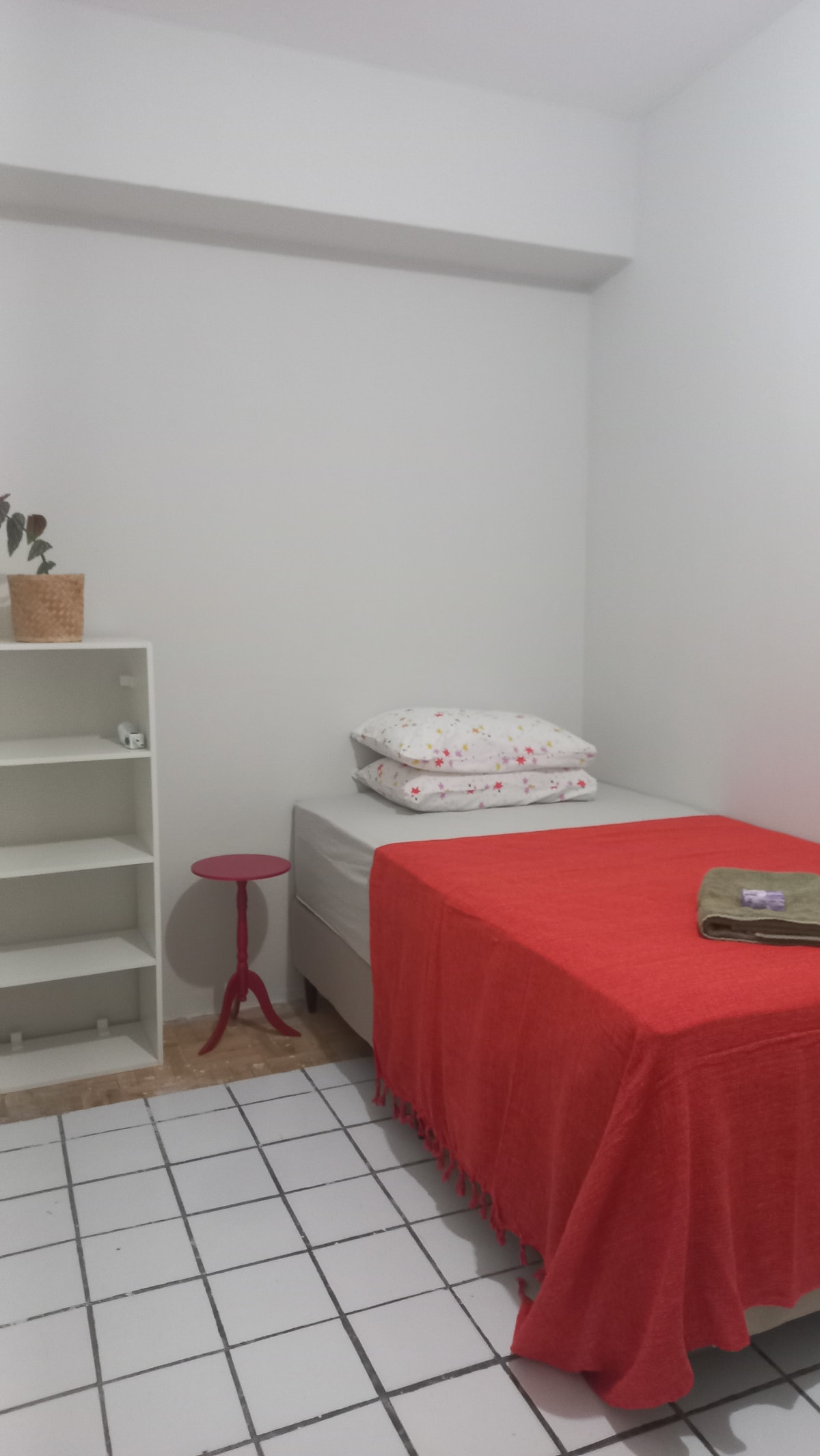 Foto do anúncio de Quarto privado c/ventilador à 70M da praia em Beira Mar, Fortaleza