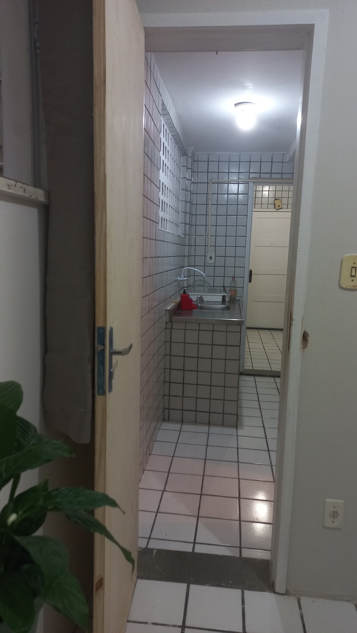 Foto do anúncio de Quarto privado c/ventilador à 70M da praia em Beira Mar, Fortaleza