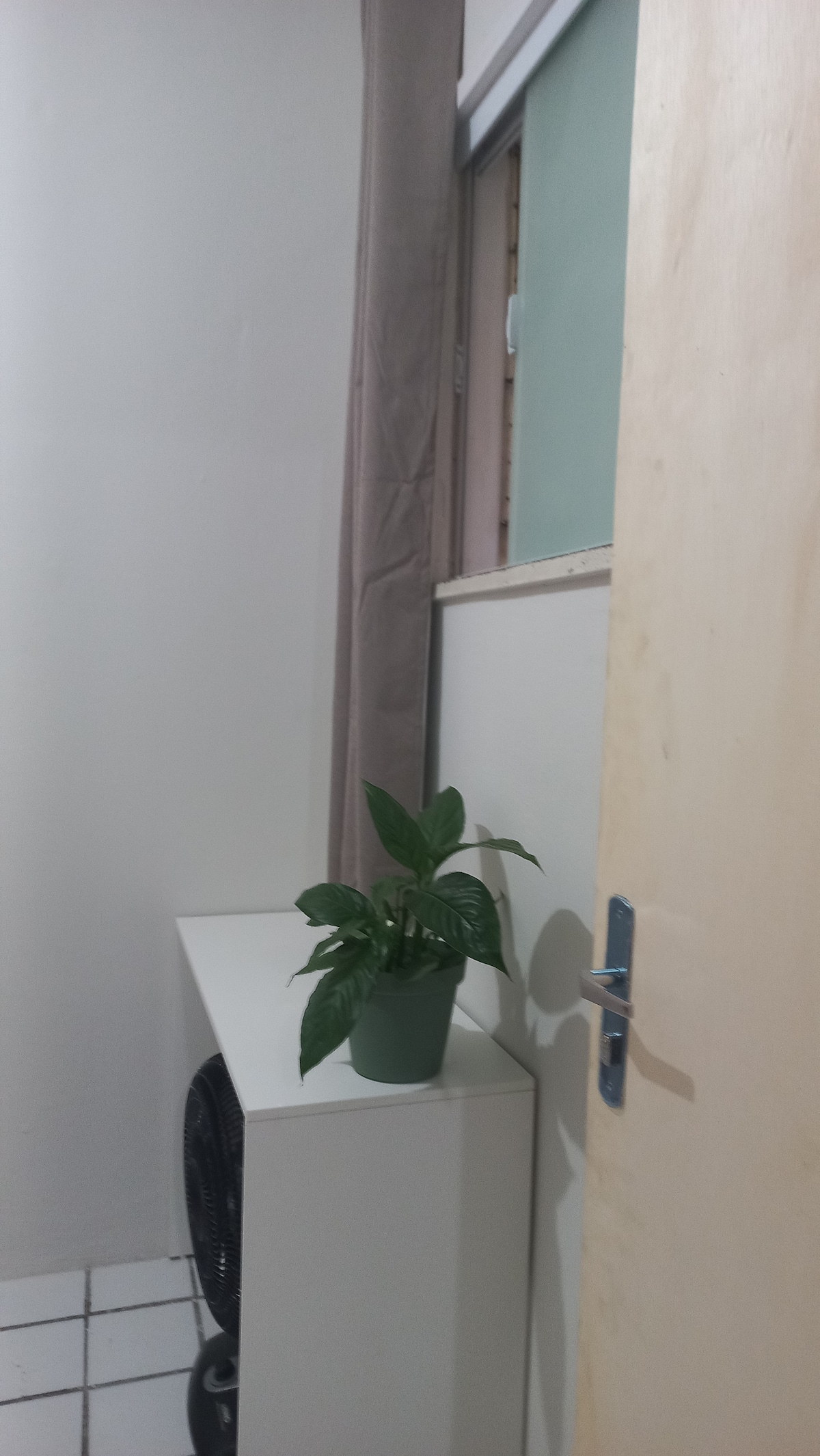Foto do anúncio de Quarto privado c/ventilador à 70M da praia em Beira Mar, Fortaleza
