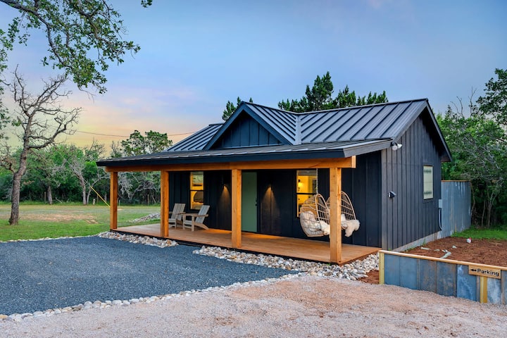 Caroline's Cottage, Hot Tub, Fireplace, Fire Pit! - Fredericksburg, TX