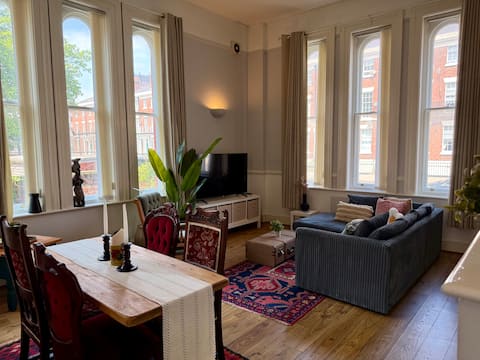 Popular Airbnb listing: Boutique Stylish 2 Bed Duplex Near City Centre in Princes Park
