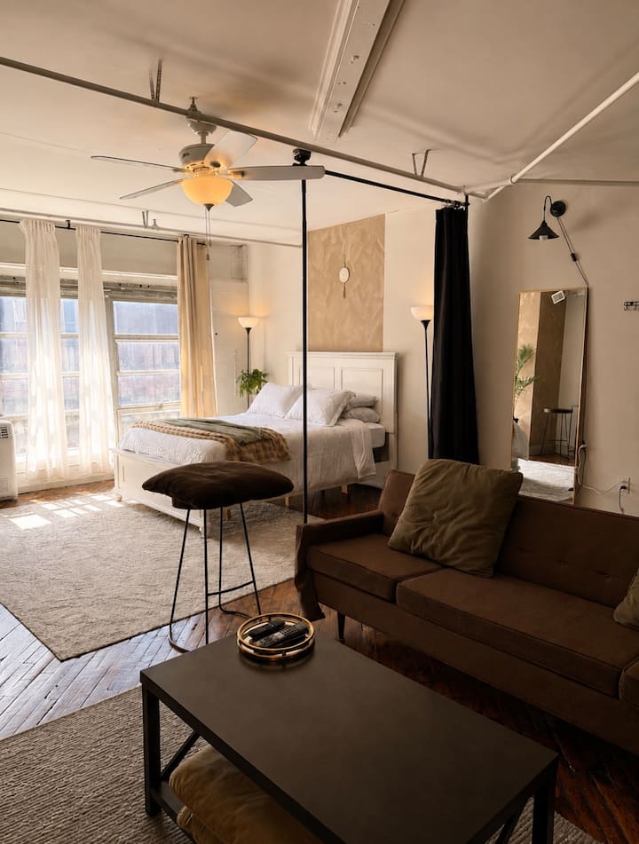 Luxe Loft 1br W/ Free Parking In Corktown - Detroit, MI