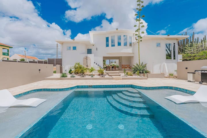 Hilltop Villa | 3min Palm Beach | Pool & Views - Aruba