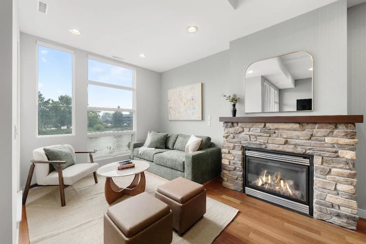 Modern Creekside Escape | Sleeps 7 W/ Mtn Views! - Canmore