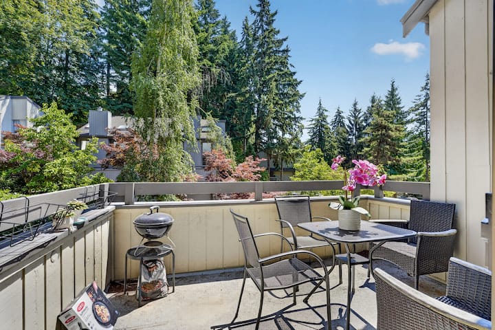 Stylish 2br Retreat Near Bellevue Square - Kirkland, WA