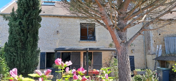 Belle Maison En Pierre Avec Jardin - Mondeville