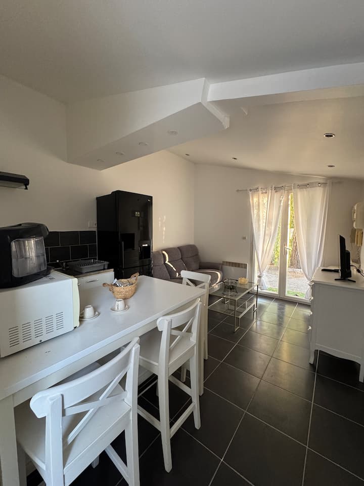 Location Appartement De Type 2 Meublé - Rognac