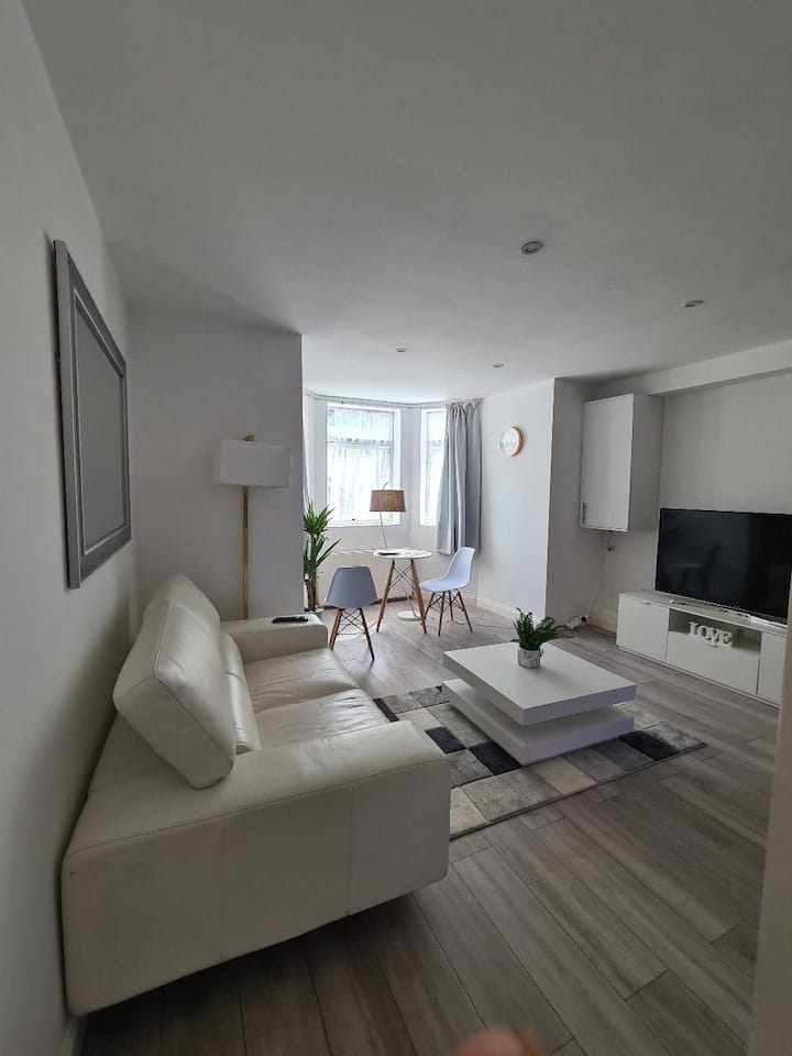 Modern Cosy Apartment By West Croydon Station - イギリス クロイドン