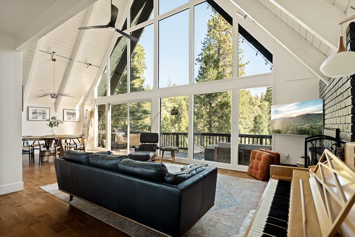 New Cedarwood Aframe Hottub Gameroom Evcharger A/c - Lake Arrowhead, CA