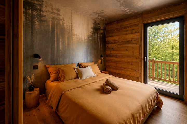 Habitación en el primer piso con baño privado.