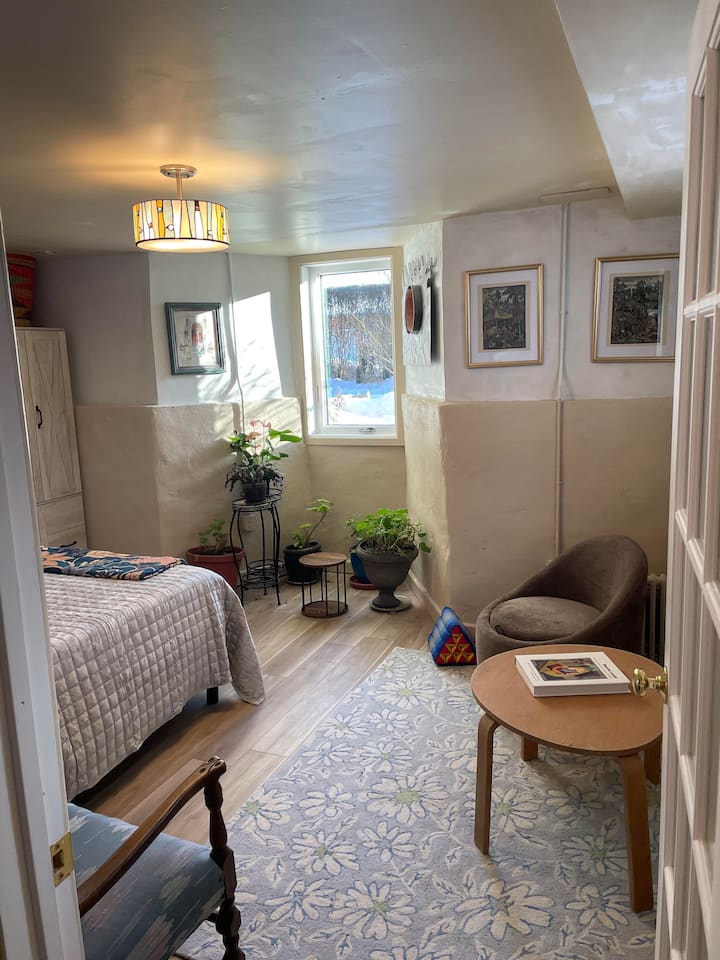 Garden Apt West - Bristol, RI