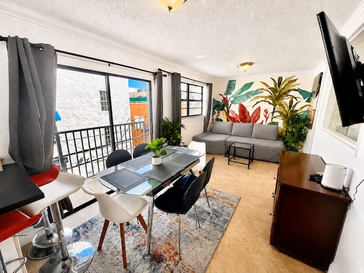Tropical Getaway - Miami Beach, FL