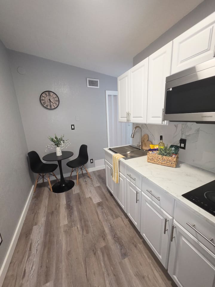 Cozy Modern Retreat Near Ami & Img Academy - Longboat Key, FL