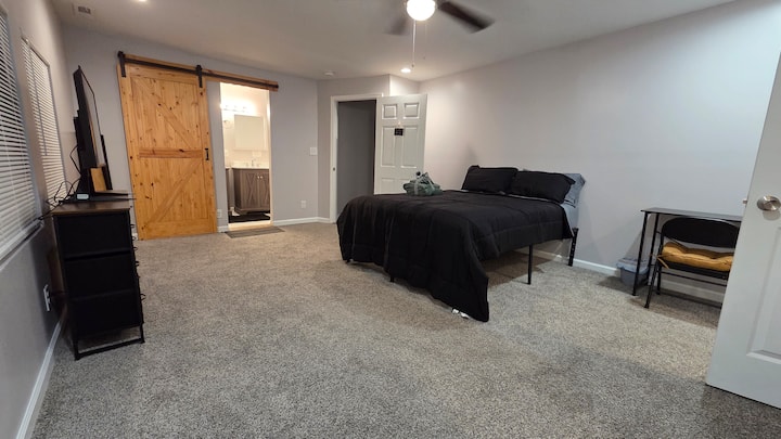 Private Suite Near Base, Hospitals & Downtown - Chesapeake, VA