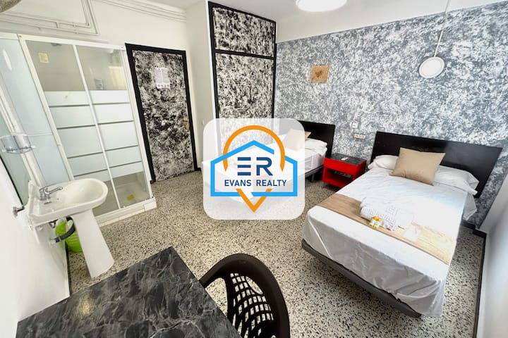 Evans Realty (H213) - Euro Holitel Hostel - Fuengirola